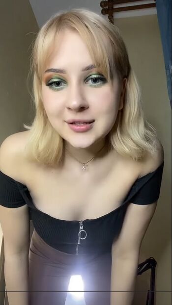 Full leaked Devomaria private onlyfans photo