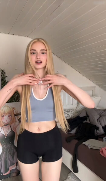 Full leaked Honeypuu private onlyfans photo