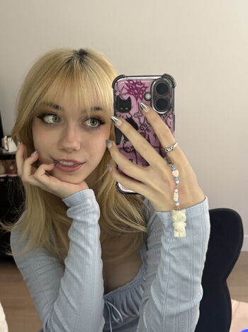 Full leaked Iluvmeww private onlyfans photo