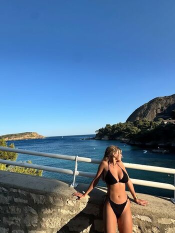 Full leaked Laurapourlesintimes private onlyfans photo