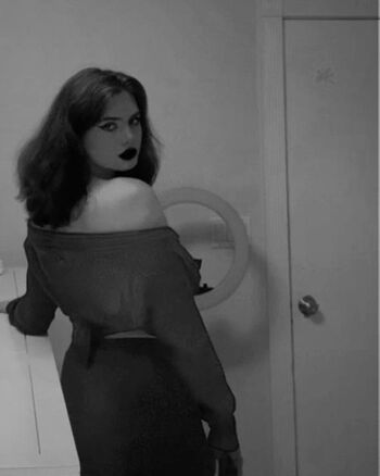 Full leaked Legallyspoodie private onlyfans photo