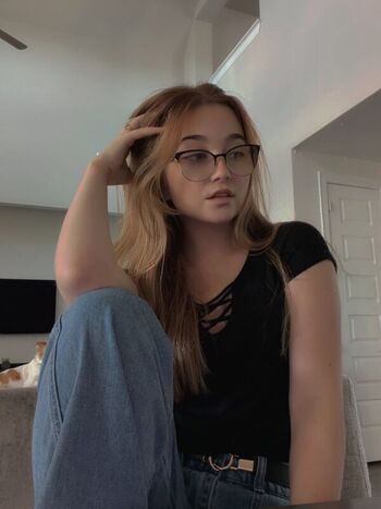 Full leaked Lyssaurora private onlyfans photo