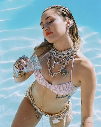 Full leaked Miley cyrus page private onlyfans photo