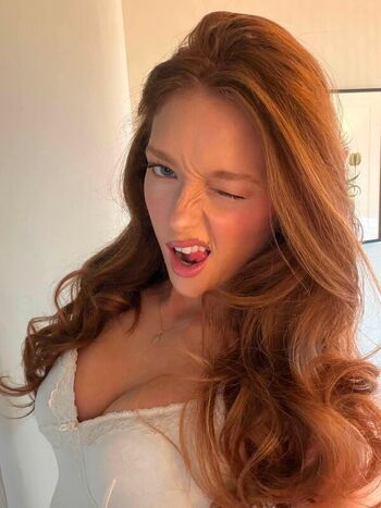 Full leaked Phoebeisginger private onlyfans photo