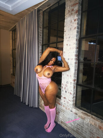 Full leaked Roxiethick private onlyfans photo